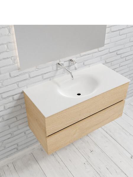Mueble de baño 100 cm Wood roble natural con 2 cajones, lavabo de Solid surface seno centrado con 0 orificio(s) para el grifo. 7 Mueble de baño suspendido Vica 100 Wood roble natural 2 cajones en acabado Wood roble natural mate. Un mueble de baño de apertura suave por uñero con encimera para grifo empotrado y seno centrado.