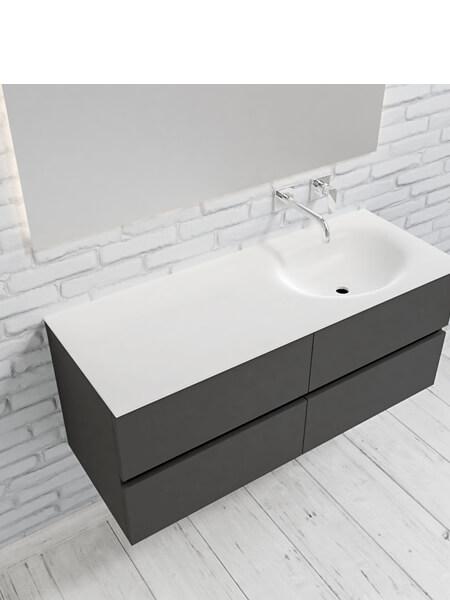 Mueble de baño 120 cm Antracita con 4 cajones, lavabo de Solid surface seno derecho con 0 orificio(s) para el grifo. 5 Mueble de baño suspendido Vica 120 Antracita 4 cajones en acabado Antracita. Un mueble de baño de seno derecho de apertura suave por uñero con encimera para grifo empotrado.