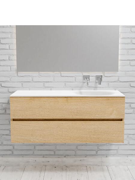 Mueble de baño 120 cm Wood roble natural con 2 cajones, lavabo de Solid surface seno derecho con 0 orificio(s) para el grifo. 11 Mueble de baño suspendido Vica 120 Wood roble natural 2 cajones en acabado Wood roble natural mate. Un mueble de baño de apertura suave por uñero con encimera para grifo empotrado y seno derecho.
