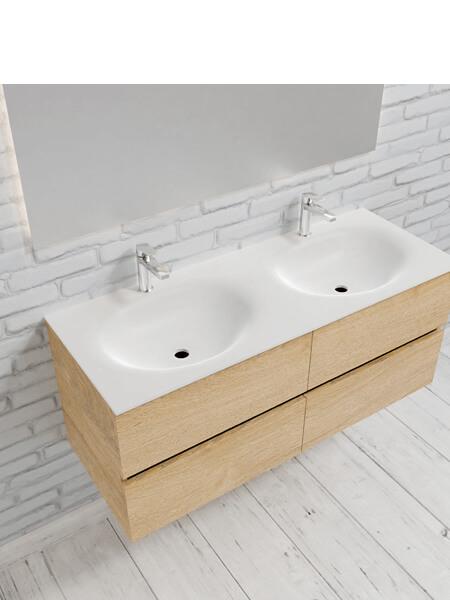 Mueble de baño 120 cm Wood roble natural con 4 cajones, lavabo de Solid surface seno doble con 2 orificio(s) para el grifo. 7 Mueble de baño suspendido Vica 120 roble natural 4 cajones. Un mueble de baño de apertura suave por uñero con encimera para grifo sobre encimera y seno doble