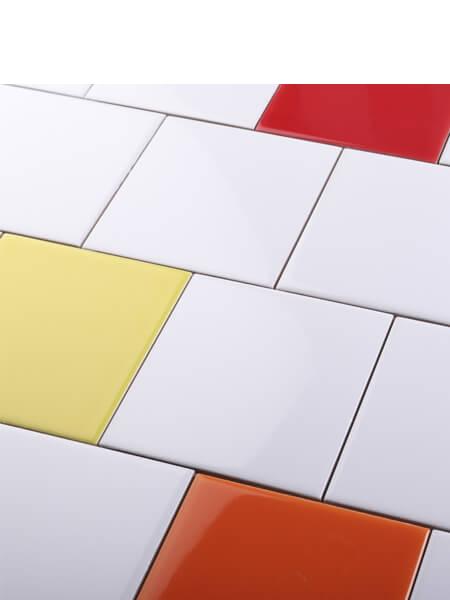 Revestimiento precorte 10x10 pasta roja liso 20x20 cm. Un azulejo fácil de instalar y que te ofrecerá el aspecto de un azulejo 10x10 cm.