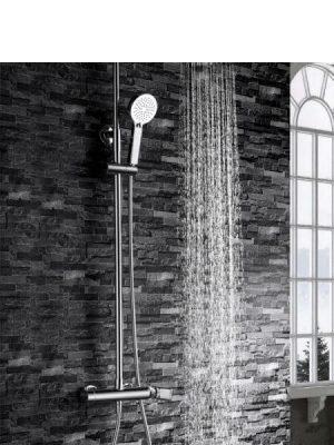 Columna de ducha monomando Tarragona cromada. Sugerente y atractivo conjunto de ducha monomando con altura regulable y diseño exclusivo.
