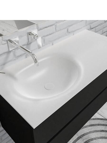 Mueble de baño 100 cm Vica negro mate con 2 cajones, lavabo de Solid surface seno izquierdo con 0 orificio(s) para el grifo. 4 Mueble de baño suspendido Vica 100 negro mate 2 cajones en acabado negro mate. Un mueble de baño de apertura suave por uñero con encimera para grifo empotrado y seno izquierda.