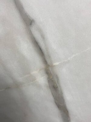 Pavimento porcelánico rectificado marmol macael 80 x 80 cm.