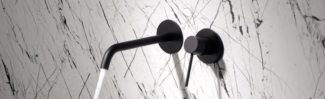 Conjunto ducha empotrado Thalos stick grifería, rociador y teléfono.