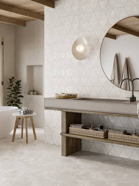 Azulejo triangular en tonos vibrantes y modernos, perfecto para crear diseños únicos en tu hogar.