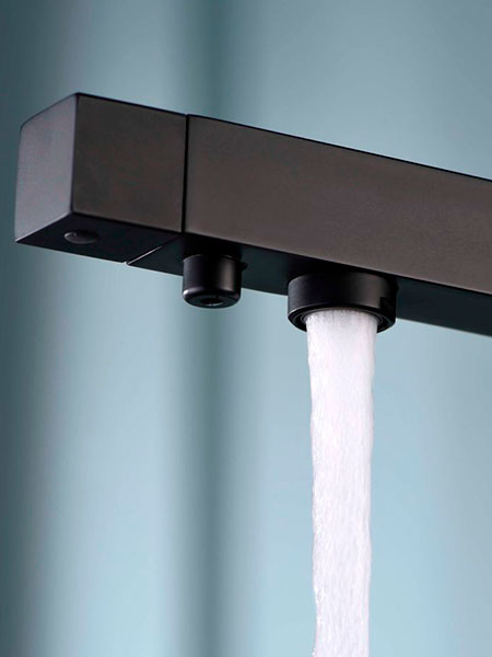 Grifo de Osmosis dos vías Capri negro 5 Eleva la funcionalidad de tu cocina con el Grifo de Osmosis de Adrihosan. Diseño innovador con dos vías para tu máximo confort.