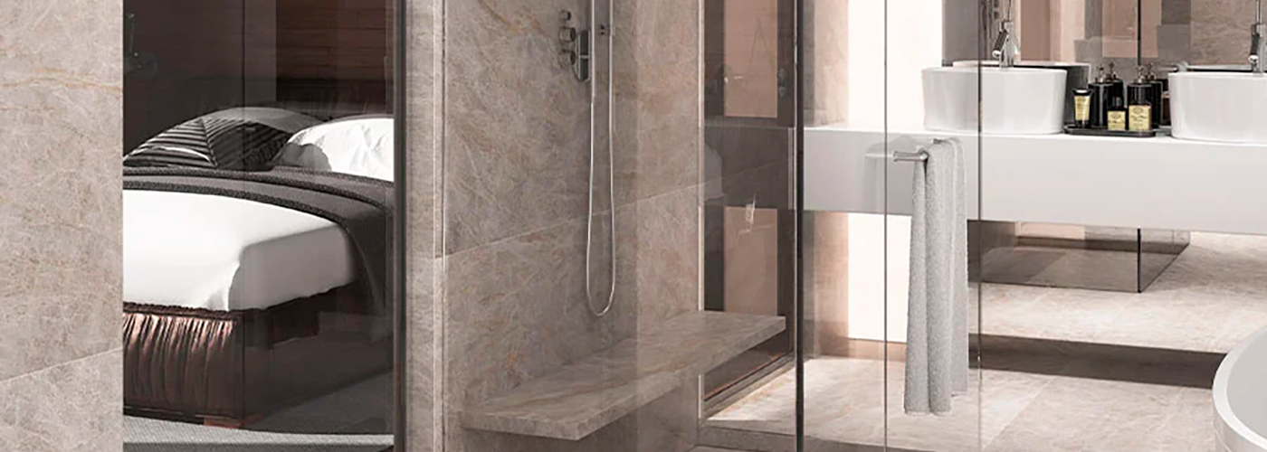 Baño moderno con ducha de vidrio y acceso directo a la habitación.