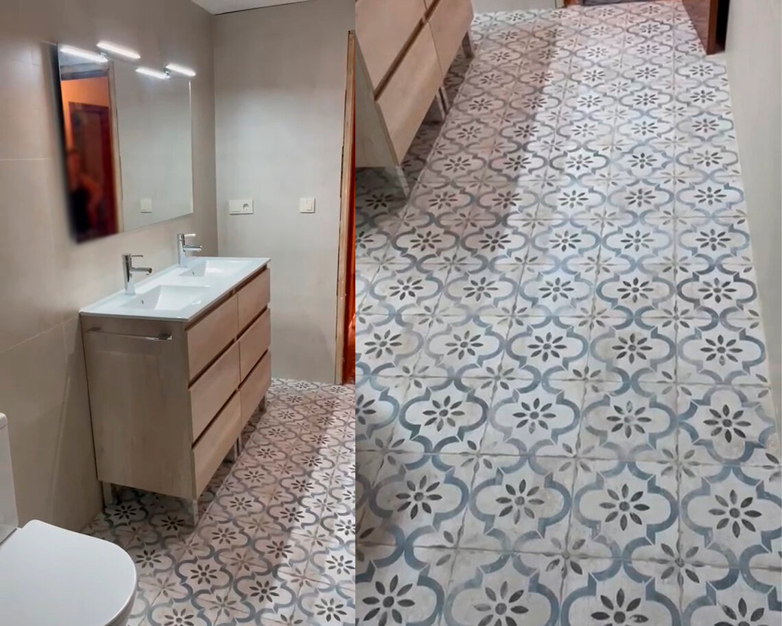 Vista de baño moderno con mueble Kloe y ducha integrada