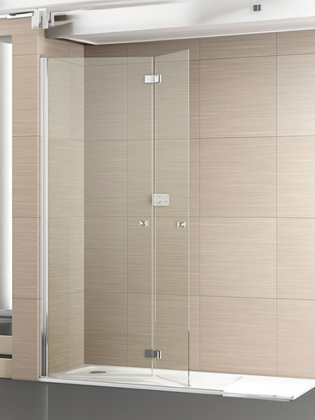 Mampara de baño Palau Sport de cristal con puerta abatible.