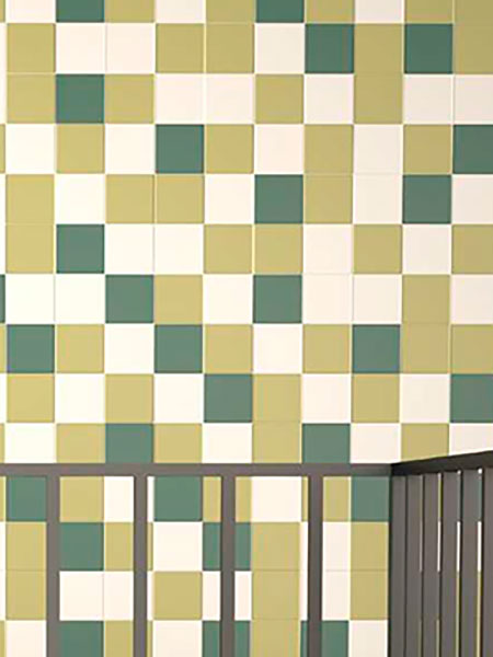 Pavimento Porcelánico 15x15 Rainbow en Tono Aqua (0,5 m2/cj) 2 Revestimiento de pared con azulejos cuadrados en tonos verde oliva, beige y blanco en diseño damero