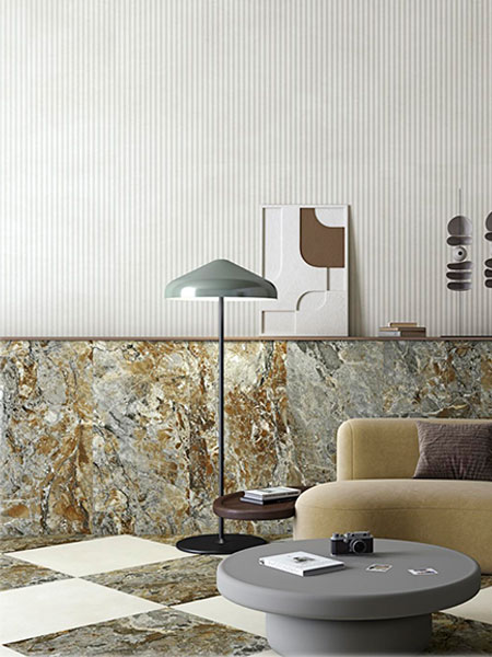 Salón elegante con pared porcelánica crema efecto listones
