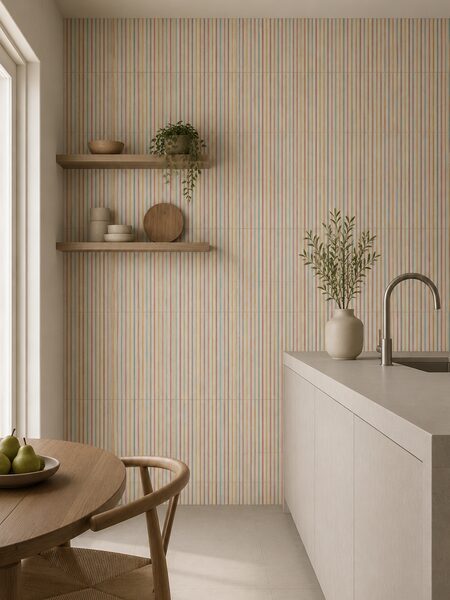 Cocina contemporánea con azulejo decorativo Poipu-R Beige Surf 32x99 y rayas verticales multicolor