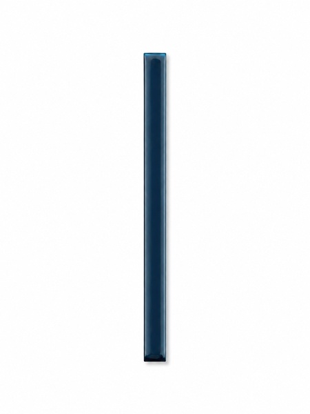 Azulejo Stick Kaimu Azul-M 2x23 cm pasta blanca venta por piezas 2 Azulejo Stick Kaimu Azul-M 2x23 cm en color azul con relieve lineal vertical para revestimientos de baños, cocinas y paredes decorativas