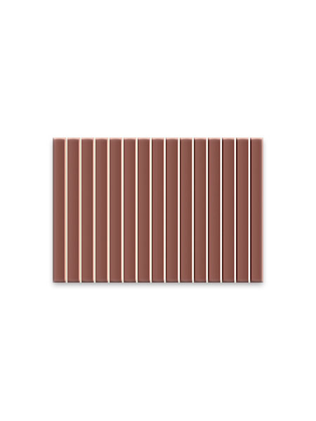 Azulejo de Pasta Blanca Kaimu Burdeos-M Mate 23x33,5 cm (1 m2/cj) 2 Azulejo de pasta blanca Kaimu terracota mate 23x33,5 cm con diseño de listones verticales para revestimiento de paredes.