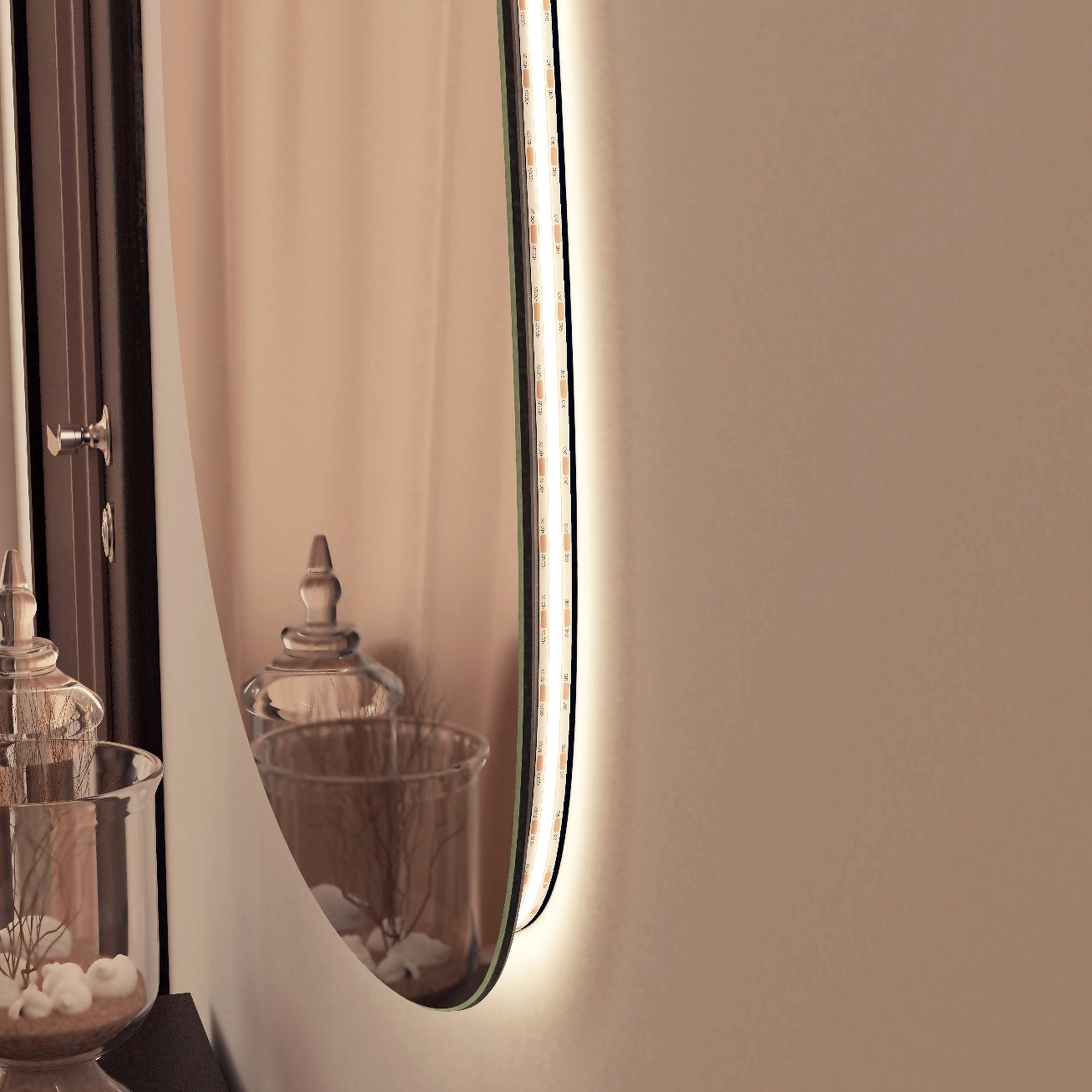 Espejo de baño Pedra 70x80 cm forma orgánica Doble TOUCH para luz bi-led (3 tonos de luz en el mismo espejo) y antivaho. 2 Detalle del canto del espejo Pedra con la tira LED del bastidor trasero encendida