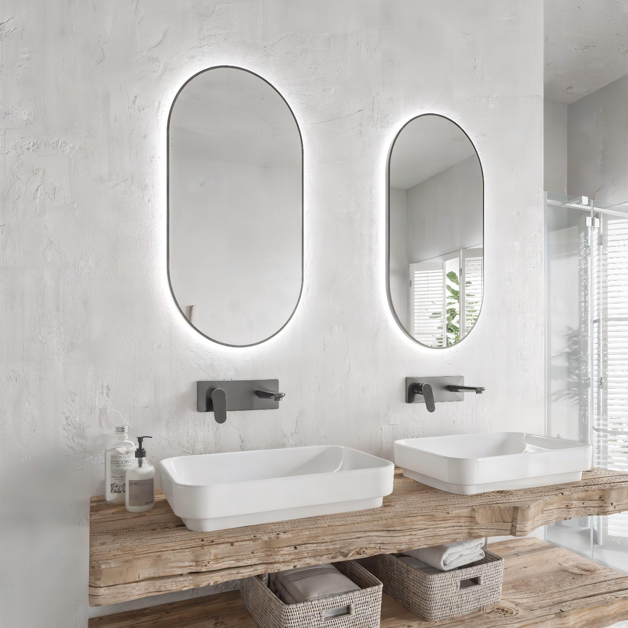 Espejo de baño Seul marco negro 50x90 cm Doble TOUCH para luz bi-led (3 tonos de luz en el mismo espejo) y antivaho. 1 Espejo de bano Seul con marco negro y luz led ambiental encendida en bano con dos lavabos