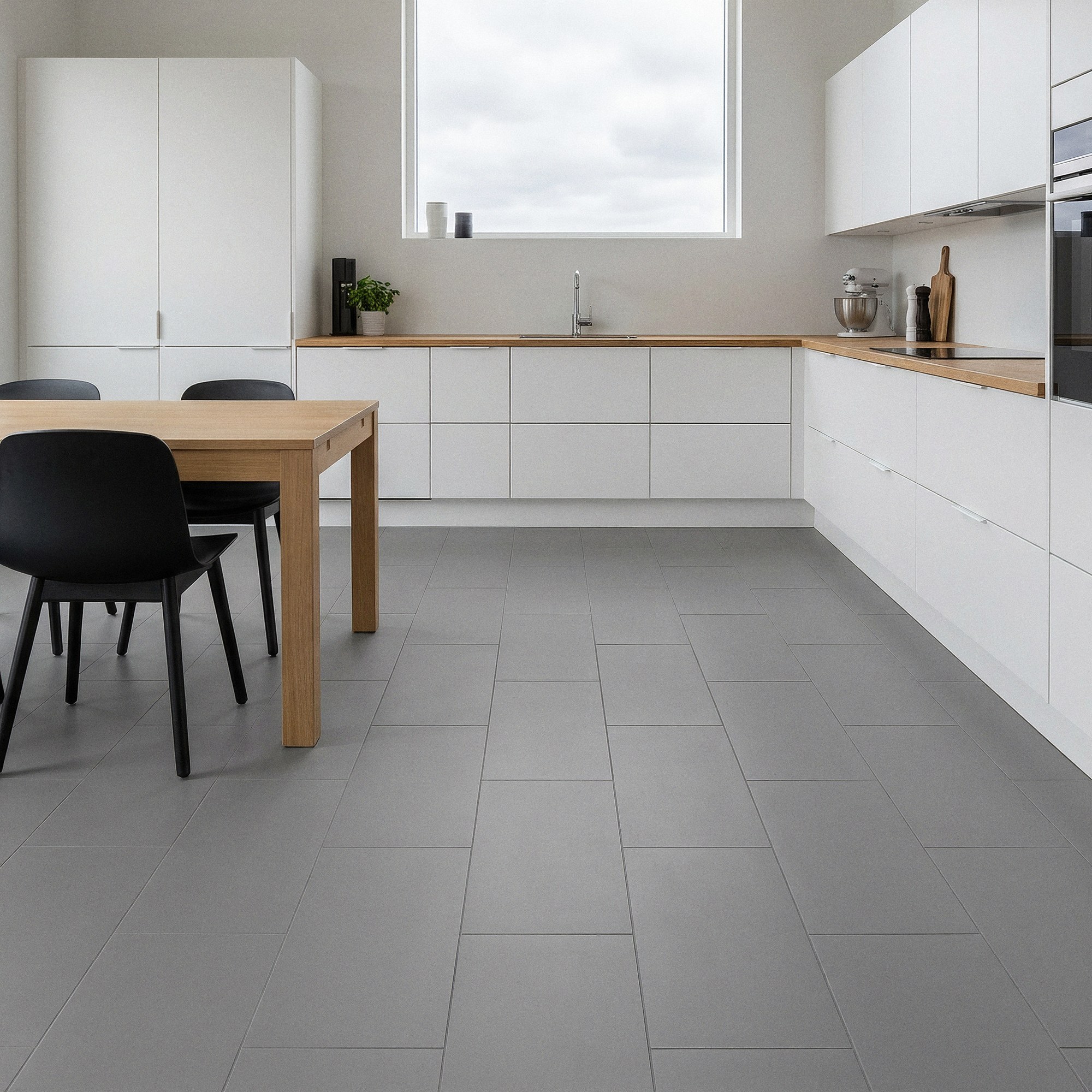 Pavimento porcelánico gris rectificado Manley 45x90 cm (1.21 m2/cj) 2 Cocina office blanca con suelo de porcelánico gris Manley 45x90 cm y encimera de roble