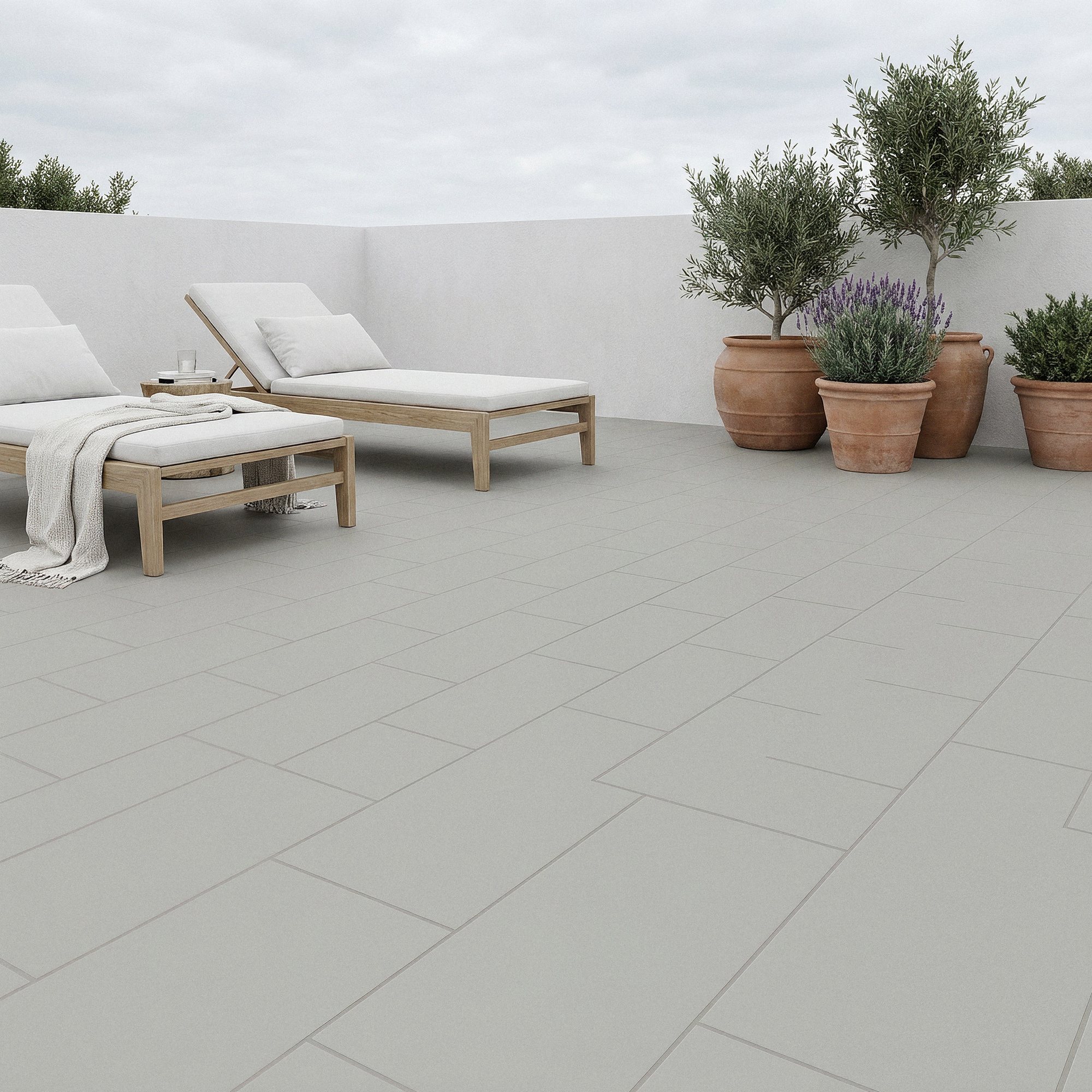 Pavimento porcelánico perla rectificado Manley 45x90 cm (1.21 m2/cj) 2 Terraza mediterránea con pavimento porcelánico gris perla Manley 45x90 cm