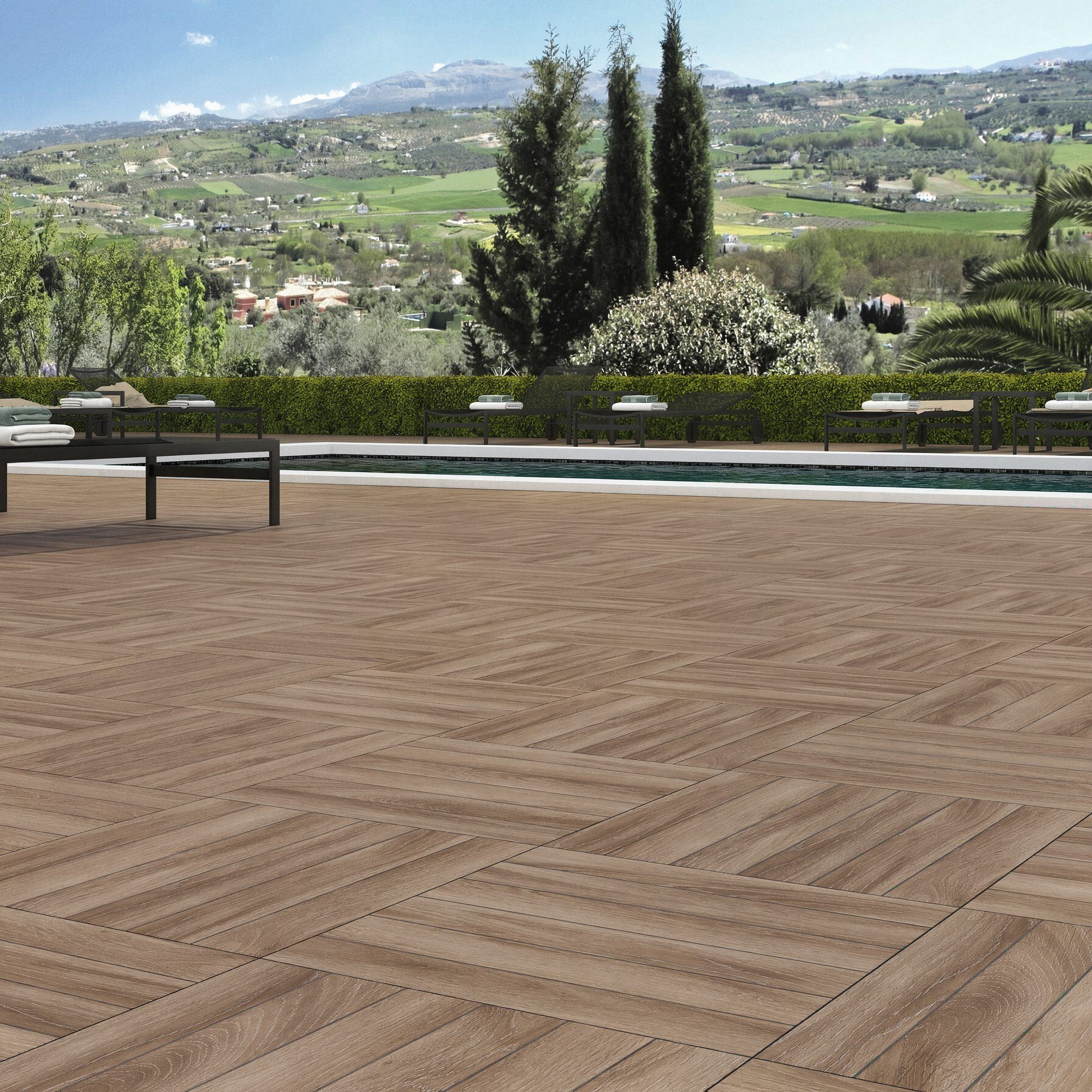 Suelo imitación madera roble antideslizante Irazu 45x45 cm (1.22 m2/cj) 3 Borde de piscina con suelo porcelánico antideslizante C3 Irazu Roble 45x45 cm imitación madera en tono roble