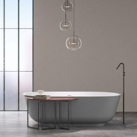 Bañera exenta Ovaly de Fiora en Grey Dot con interior blanco en un baño contemporáneo