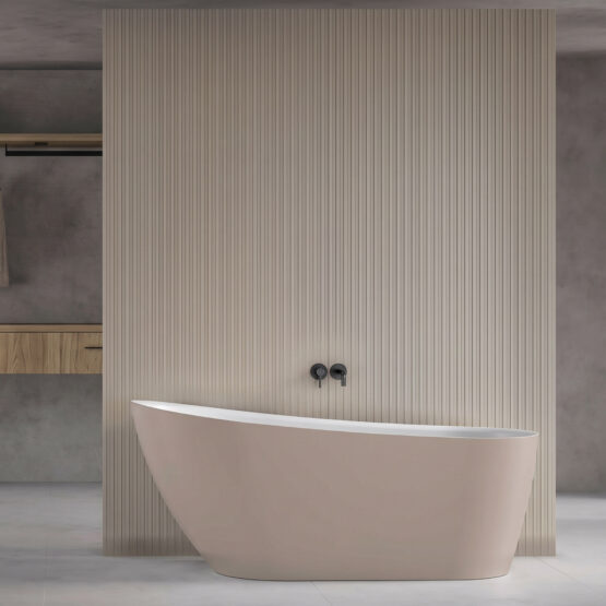 Bañera exenta Wavy de Fiora en Velvet con interior blanco en un baño contemporáneo