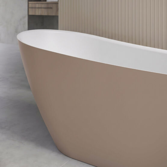 Bañera exenta Wavy Mini de Fiora en Capuccino con interior blanco en un baño contemporáneo